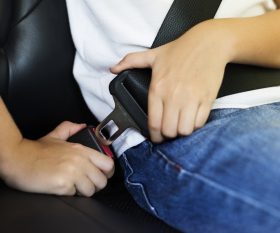 Bezpieczeństwo w samochodzie – na co zwrócić uwagę?